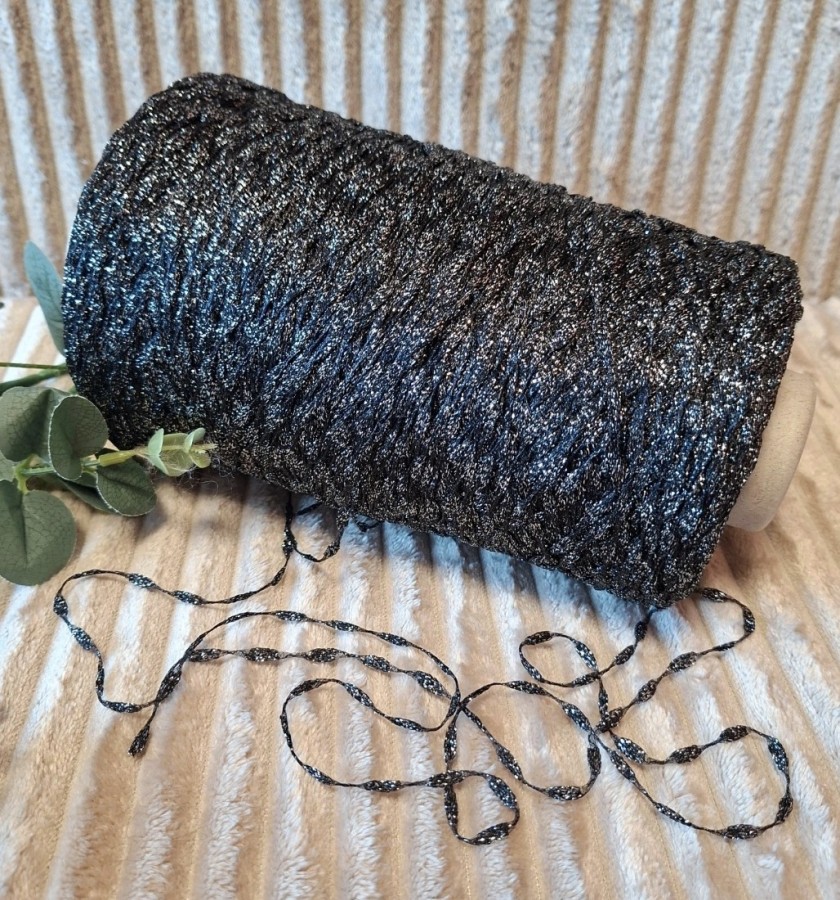 Tekstūriniai siūlai – juoda su sidabrine gija (100 g)
