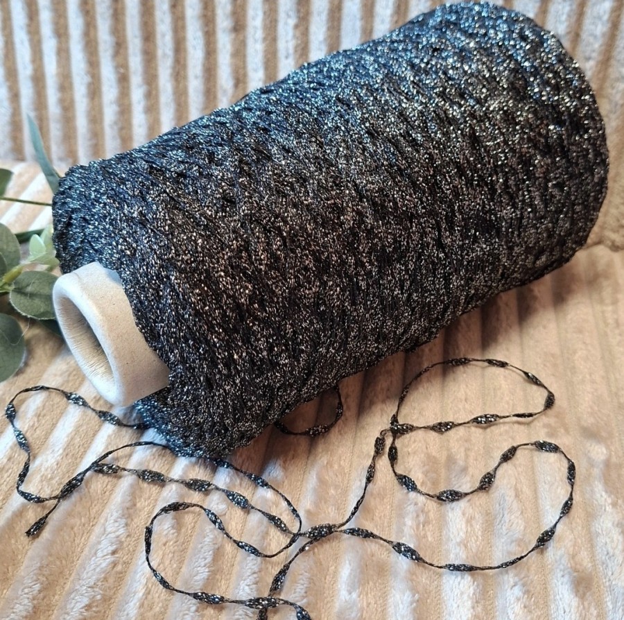 Tekstūriniai siūlai – juoda su sidabrine gija (100 g)