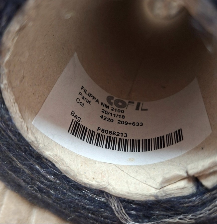 Dekoratyviniai siūlai – tamsiai mėlyni su sidabrine gija (100 g)