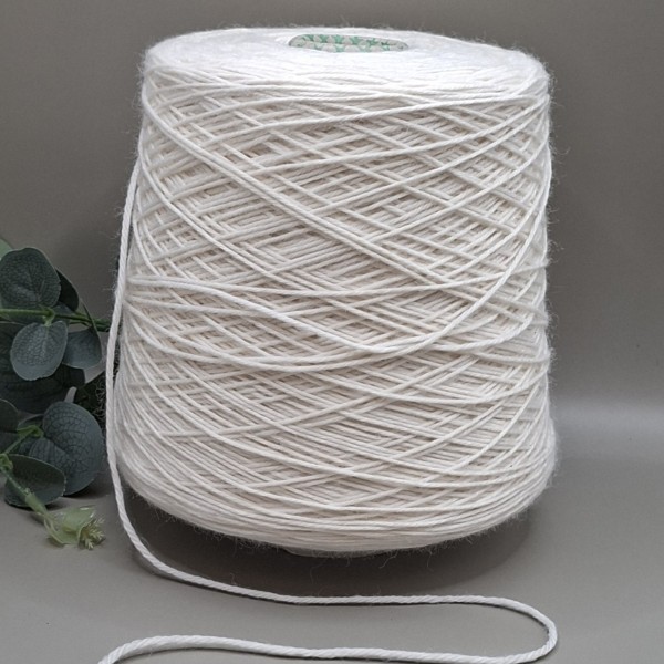 Vilnos ir poliamido siūlai – balti, šilti ir tvirti LIGHT TOUCH (100 g)