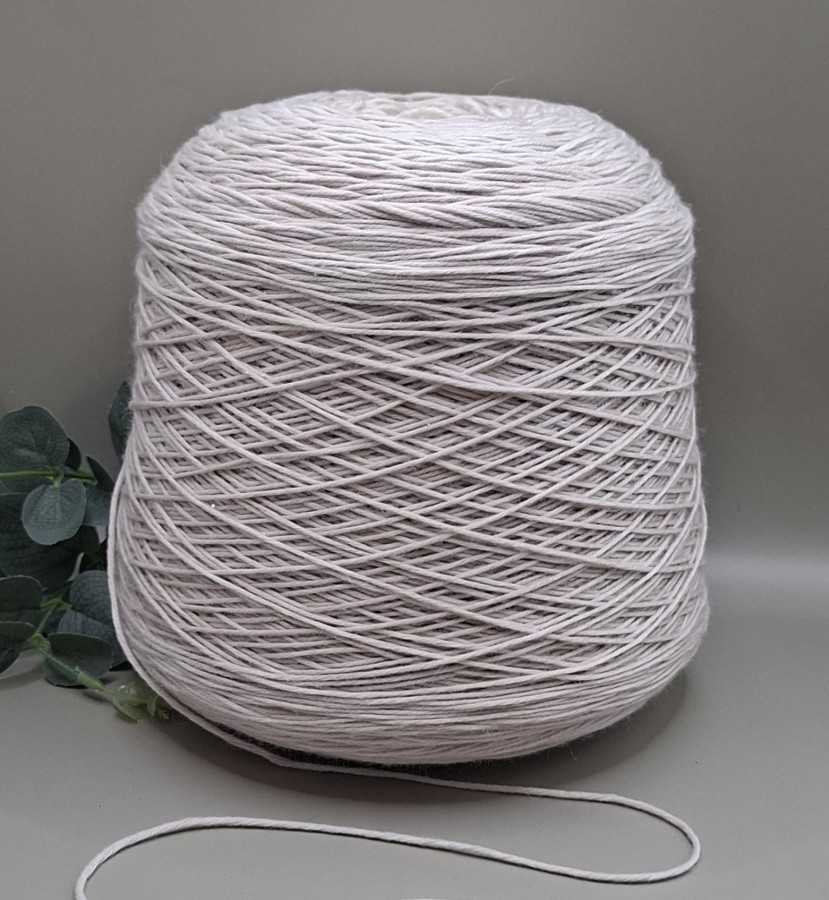 Vilnos ir poliamido siūlai – šviesiai pilki, lygūs ir tvirti CALZETTERIA (100 g) Vilnos ir poliamido siūlai – šviesiai pilki, lygūs ir tvirti CALZETTERIA (100 g)